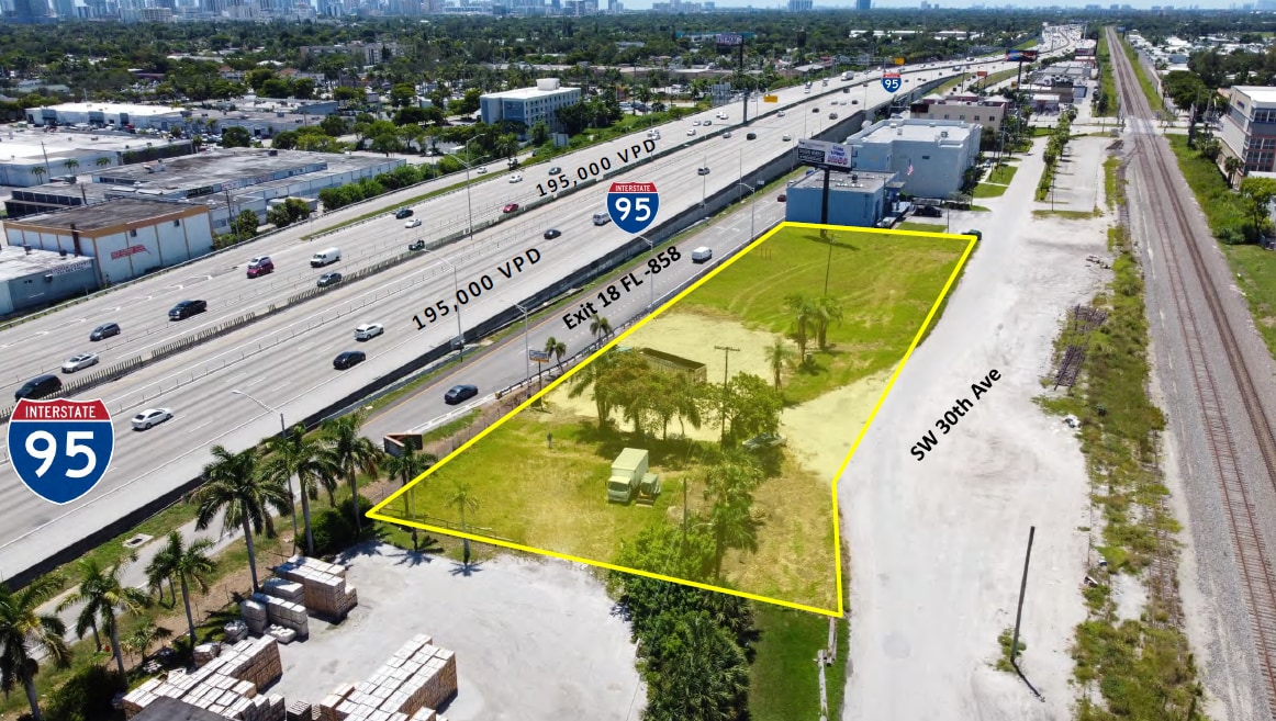 2550 SW 30th Ave, Hallandale Beach, FL for lease Primary Photo- Image 1 of 4