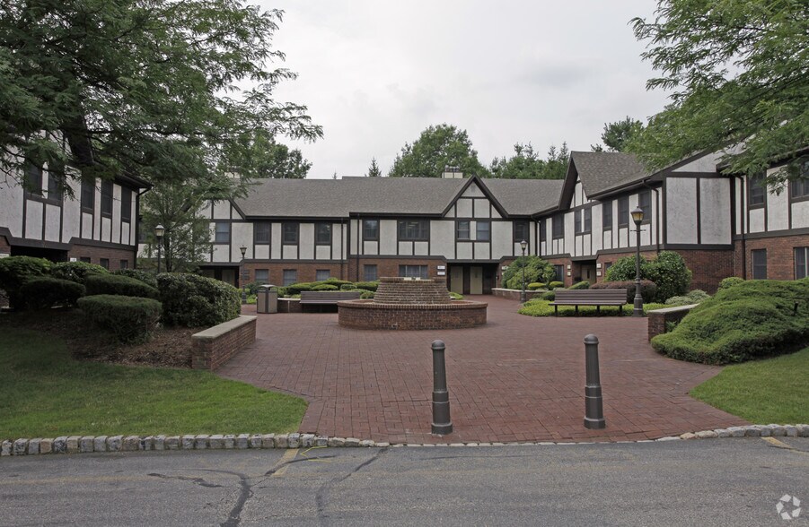 874 Pompton Ave, Cedar Grove, NJ for sale - Primary Photo - Image 1 of 1