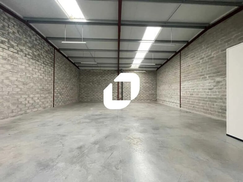 Office in SAINT-JEAN-D'ILLAC for lease - Interior Photo - Image 2 of 4