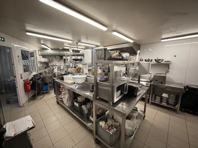 Flex in Marseille for sale Interior Photo- Image 1 of 6