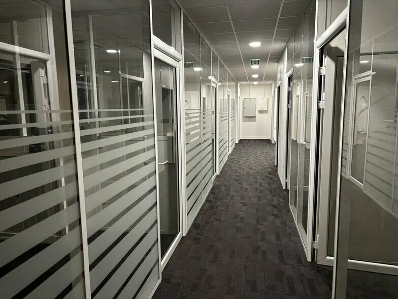 Office in Reims for lease - Interior Photo - Image 3 of 8