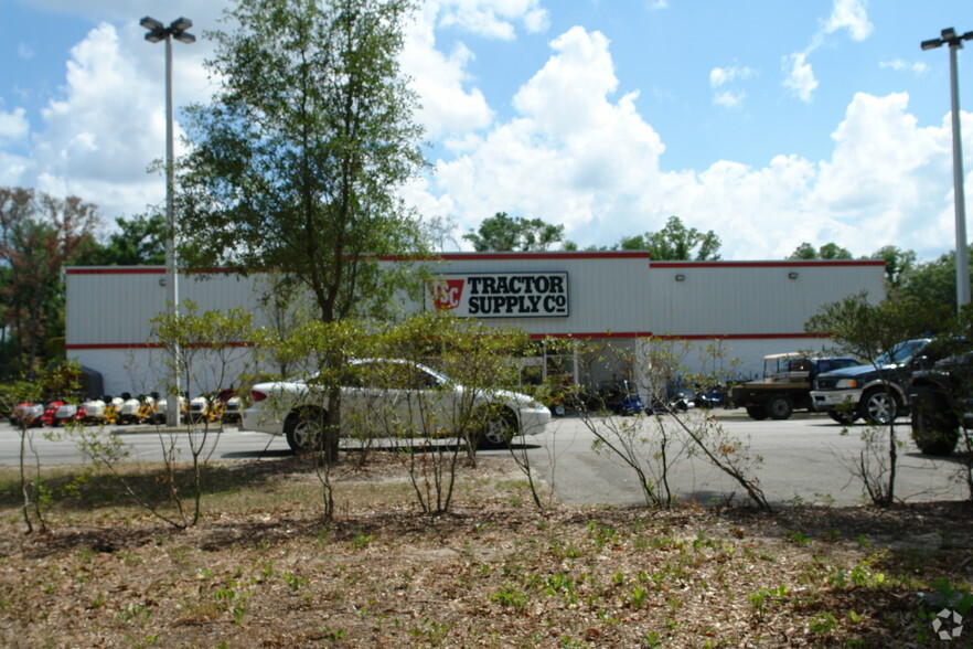 2300 N Woodland Blvd, Deland, FL for sale - Building Photo - Image 1 of 1