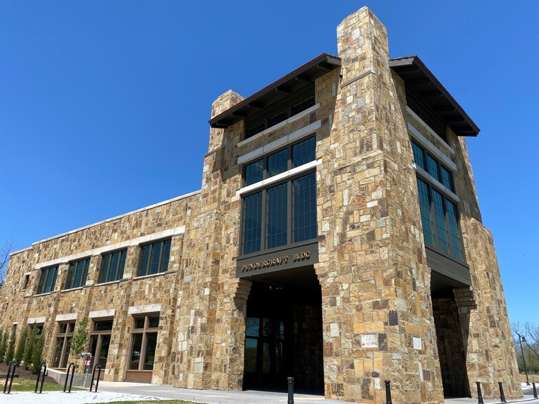 2828 N Mansfield Ave, Fayetteville, AR for lease - Building Photo - Image 1 of 21