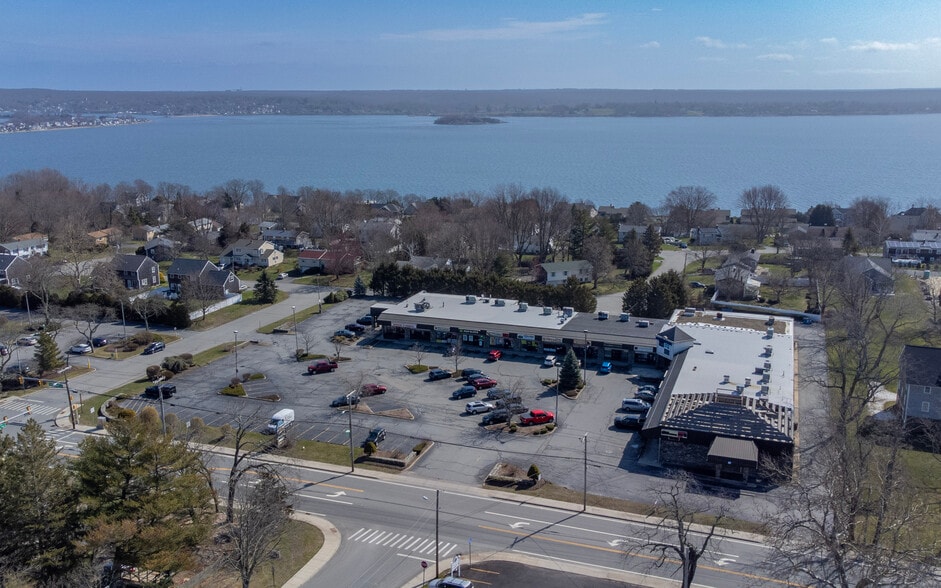 3001 E Main Rd, Portsmouth, RI for lease - Building Photo - Image 3 of 10