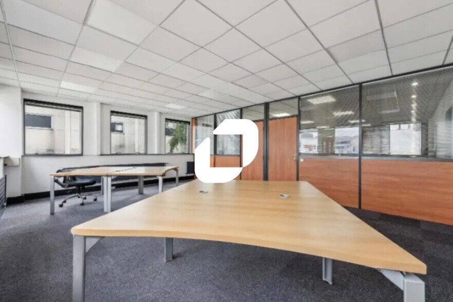 Office in Bry-sur-Marne for lease - Interior Photo - Image 2 of 13