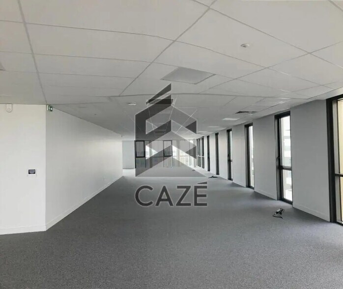 Retail in Bordeaux for lease - Interior Photo - Image 2 of 22