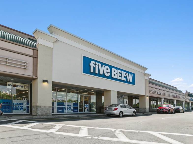 271-421 Cottage Grove Rd, Bloomfield, CT for lease - Building Photo - Image 3 of 17