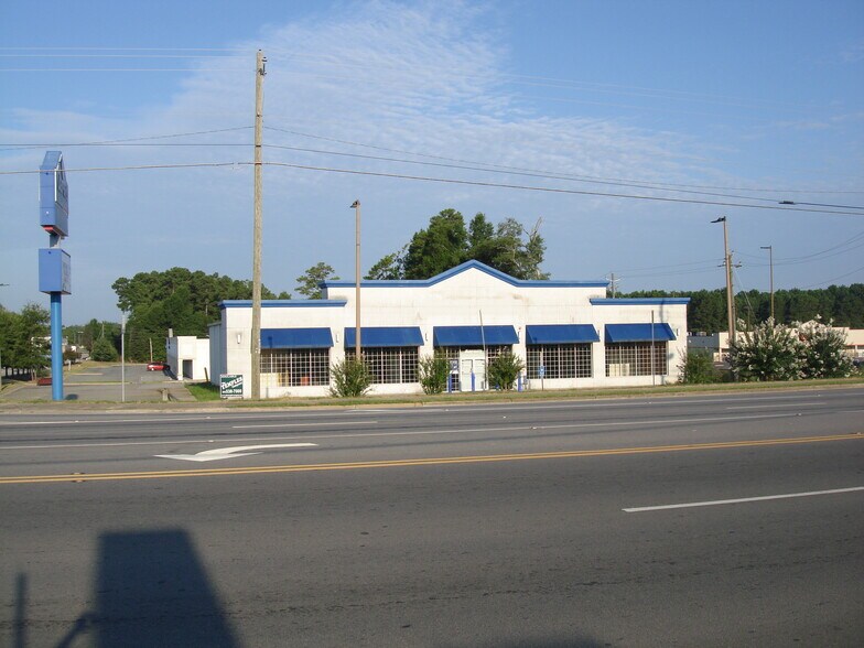 102 Walmart Cir, Sandersville, GA 31082