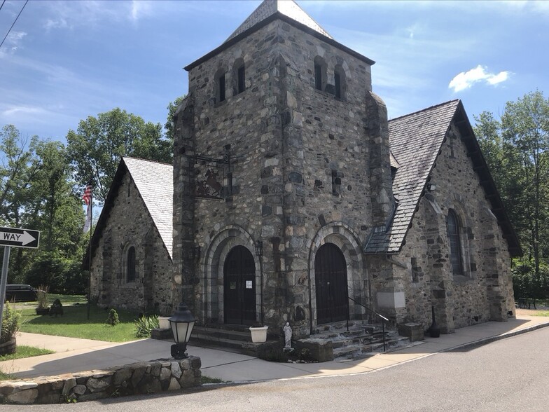 1715 E Main St, Mohegan Lake, NY for sale - Primary Photo - Image 1 of 68