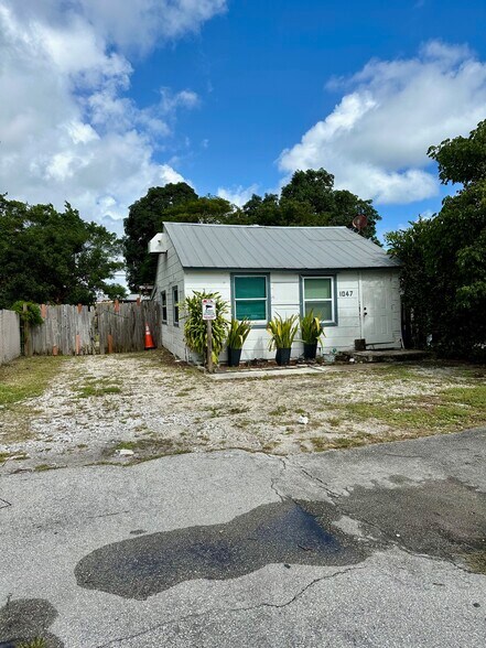 1047 Miner Rd, Lantana, FL for sale - Building Photo - Image 1 of 2