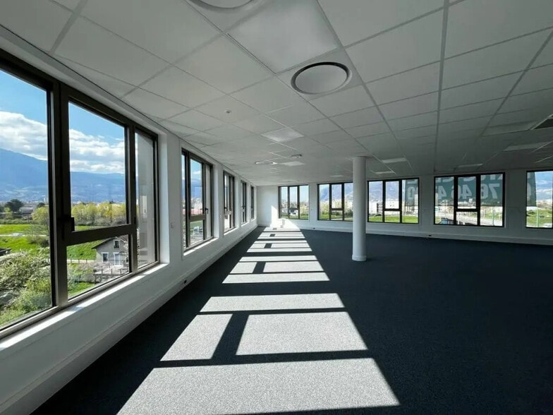 Office in Eybens for sale - Interior Photo - Image 2 of 20