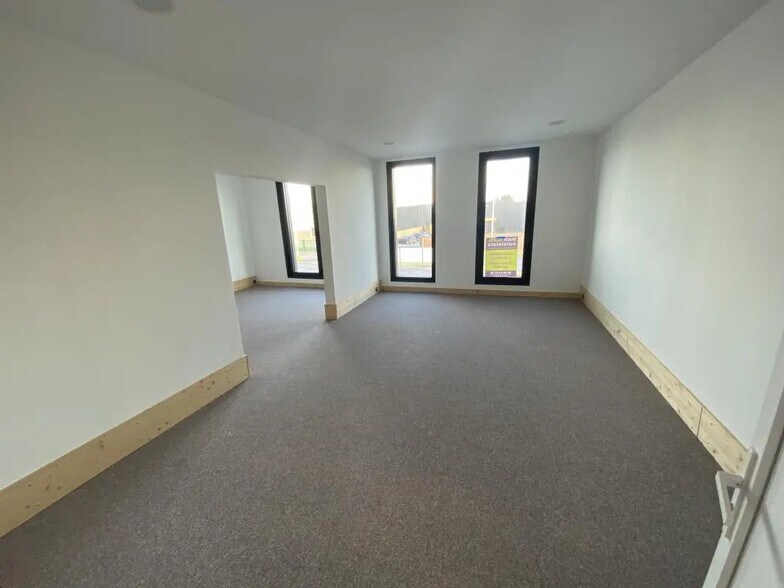 Office in Cysoing for lease - Interior Photo - Image 3 of 7