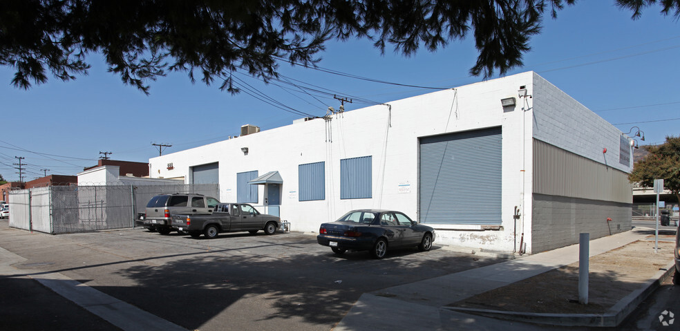 2601 N San Fernando Blvd, Burbank, CA for lease - Building Photo - Image 3 of 10