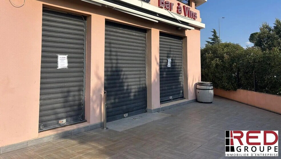 Retail in Aix-en-Provence for lease - Building Photo - Image 1 of 5