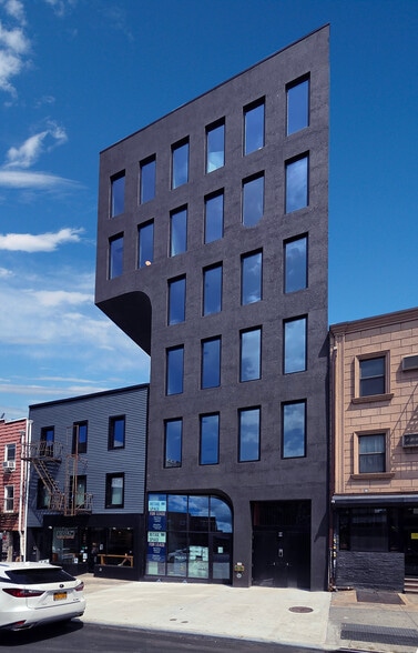 545 Metropolitan Ave, Brooklyn, NY for lease - Building Photo - Image 1 of 3