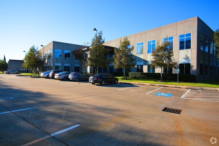245 Commerce Green Blvd, Sugar Land, TX for lease - Primary Photo - Image 1 of 4