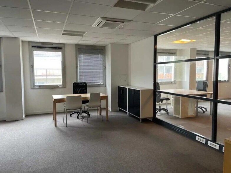Office in Saint-Maur-des-Fossés for sale - Building Photo - Image 2 of 9