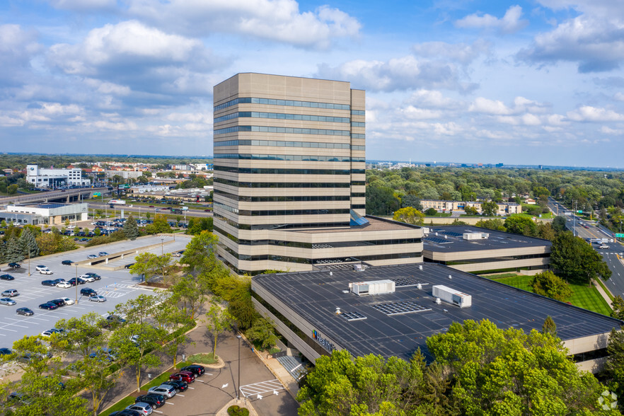 1650 82nd St W, Bloomington, MN for lease - Building Photo - Image 3 of 15