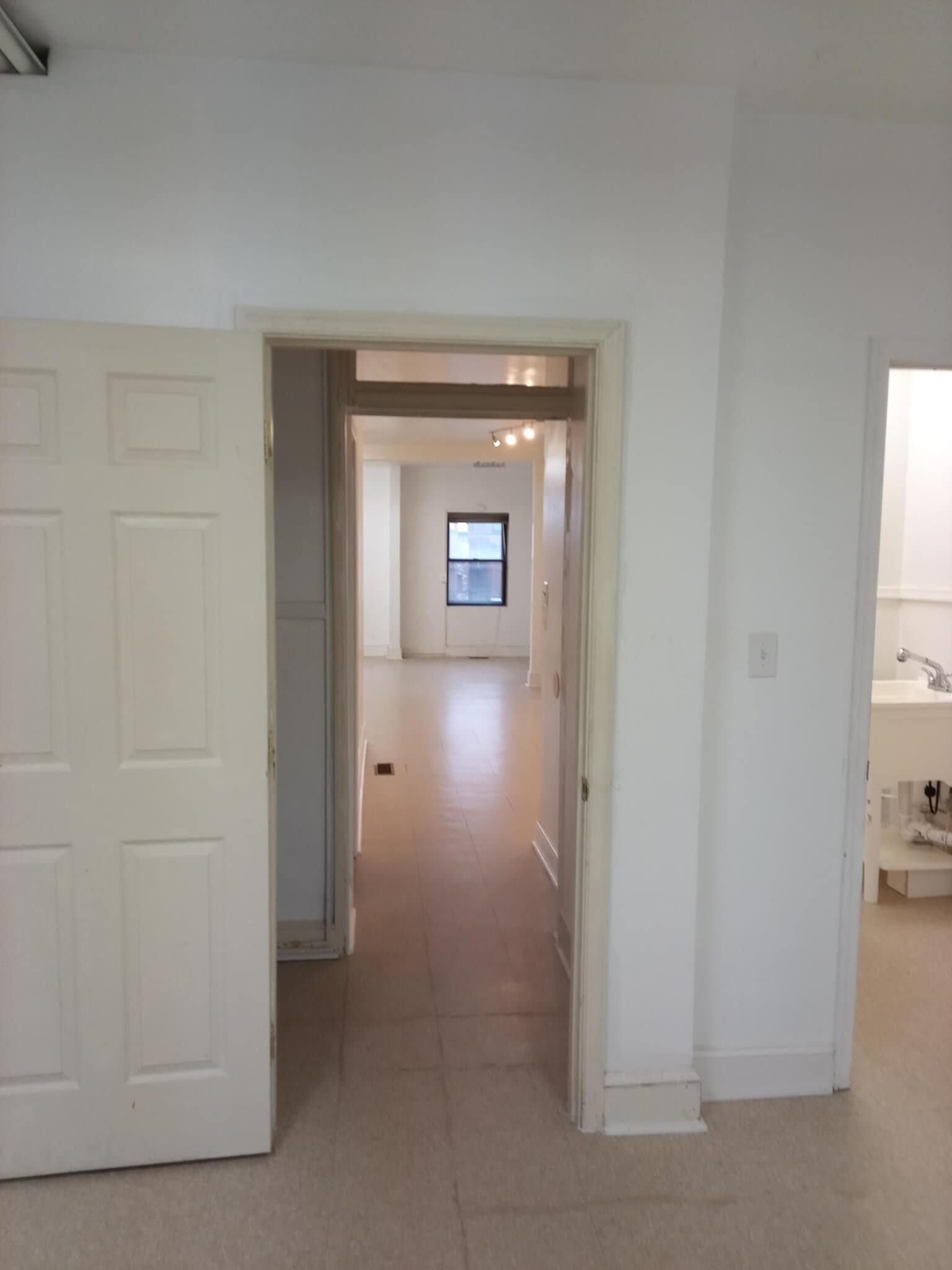 2125-2129 Maryland Ave, Baltimore, MD for lease Interior Photo- Image 1 of 9