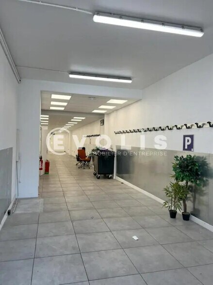 Flex in Clamart for lease - Building Photo - Image 3 of 18