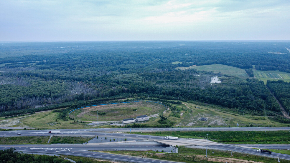 957 Truck Plaza Ln, Calvert City, KY for sale - Building Photo - Image 1 of 35