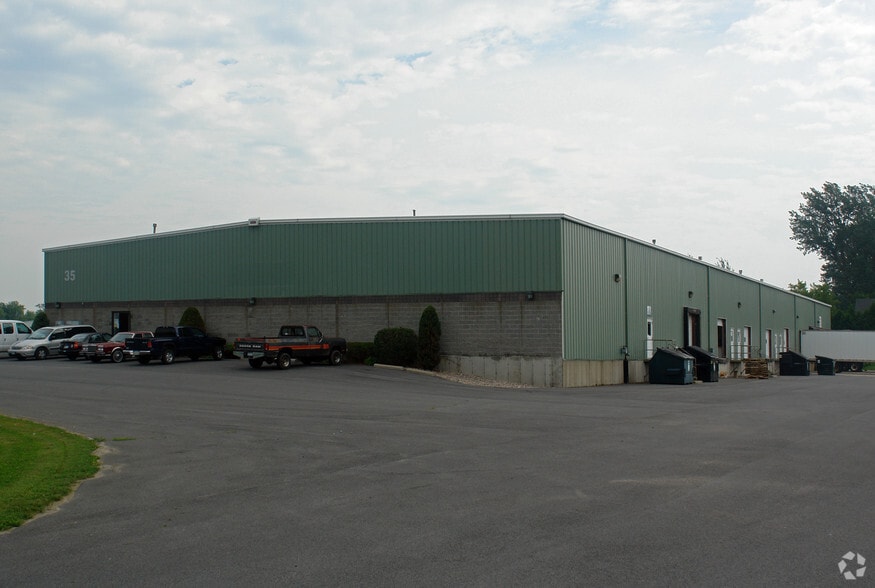 35 Gateway Dr, Plattsburgh, NY for sale - Primary Photo - Image 1 of 1