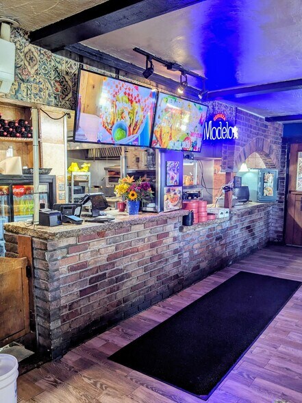 346 N University Ave, Provo, UT for sale - Interior Photo - Image 3 of 5