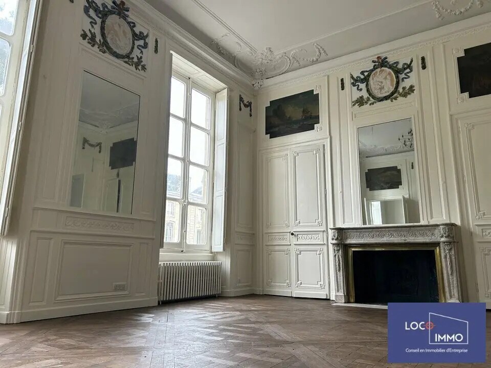 Office in Bordeaux for lease Interior Photo- Image 1 of 8