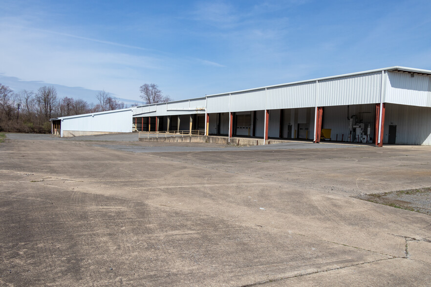 201 N Industrial Park Rd, Milton, PA for sale - Building Photo - Image 1 of 1