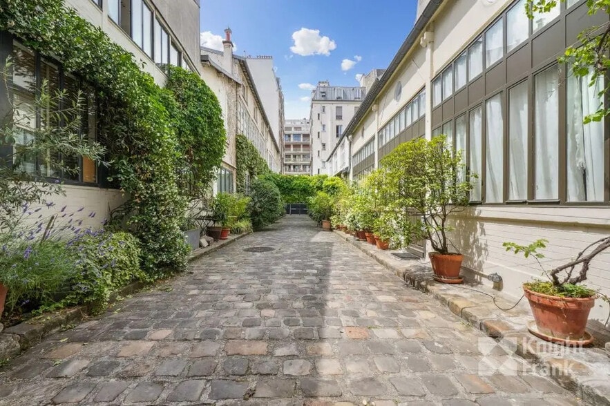 6-8 Rue Basfroi, Paris for lease - Building Photo - Image 1 of 15