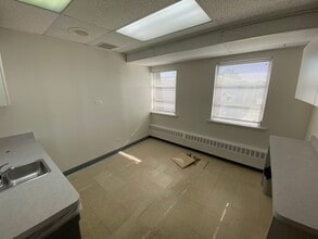 400 Lake Cook Rd, Deerfield, IL for lease Interior Photo- Image 2 of 7