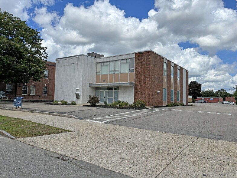 66 S Main St, Rochester, NH for sale - Building Photo - Image 1 of 4