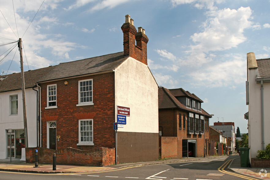 159 Cambridge St, Aylesbury for lease - Primary Photo - Image 2 of 6