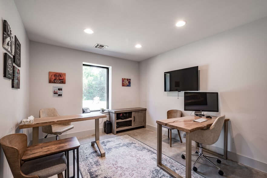 12726 Moon Rd, Willis, TX for lease - Interior Photo - Image 3 of 44