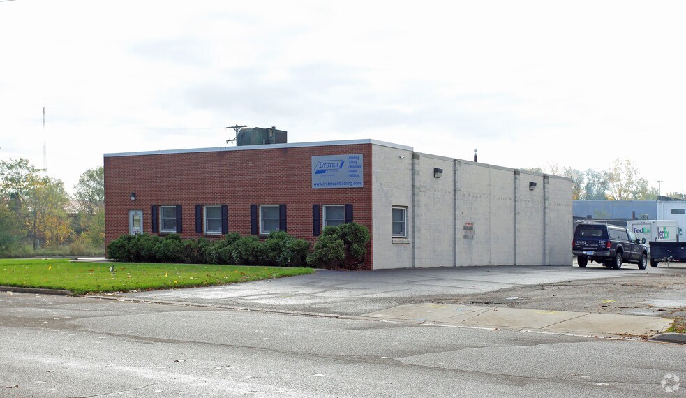 2324 Cambridge Dr, Kalamazoo, MI for sale - Primary Photo - Image 1 of 1