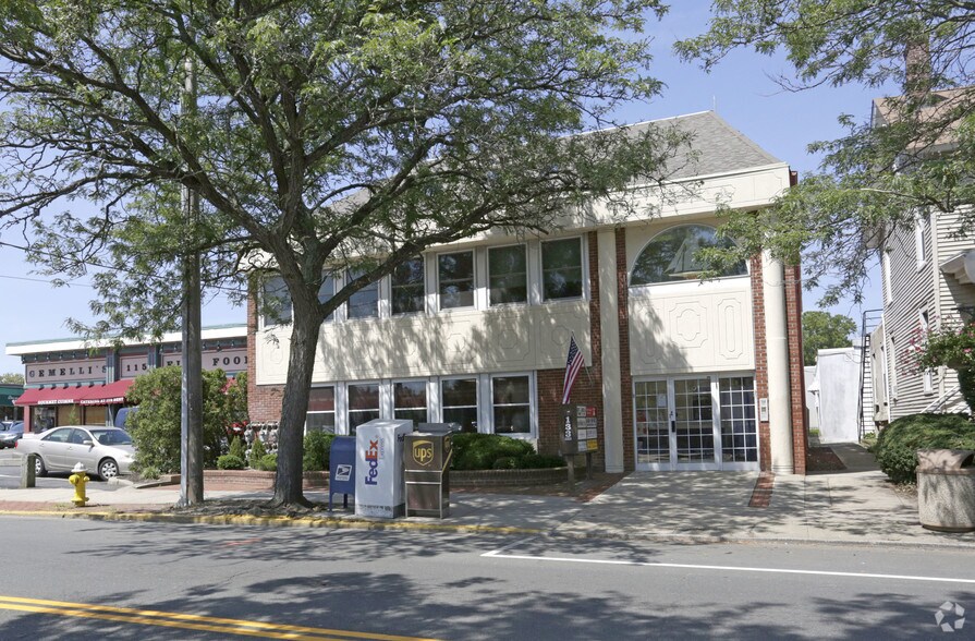 133 E Main St, Babylon, NY for sale - Primary Photo - Image 1 of 1