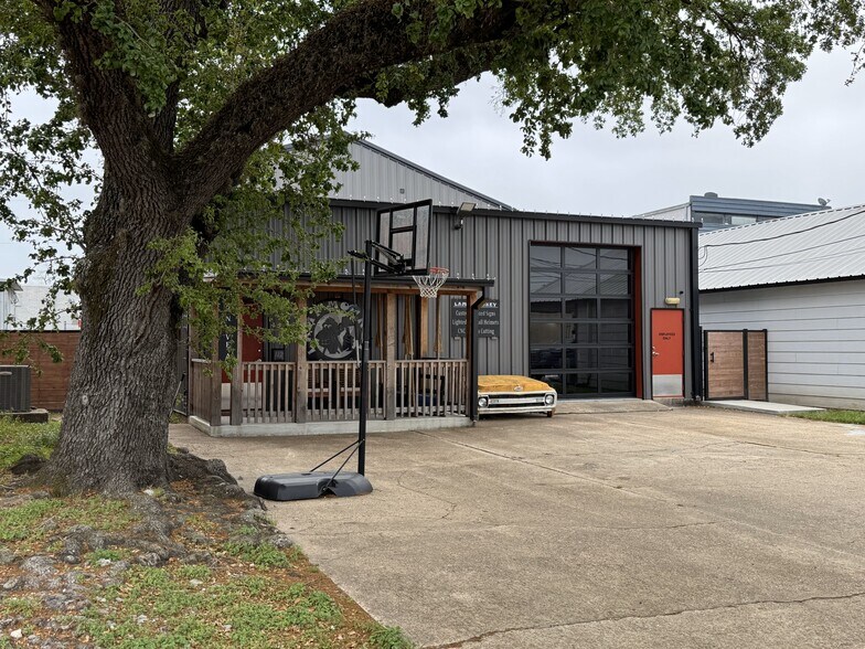 112 N Avenue A, Humble, TX for sale - Primary Photo - Image 1 of 1