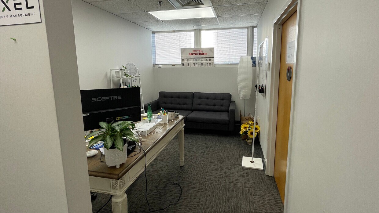 446-450 Union Blvd, Allentown, PA for lease Interior Photo- Image 1 of 3