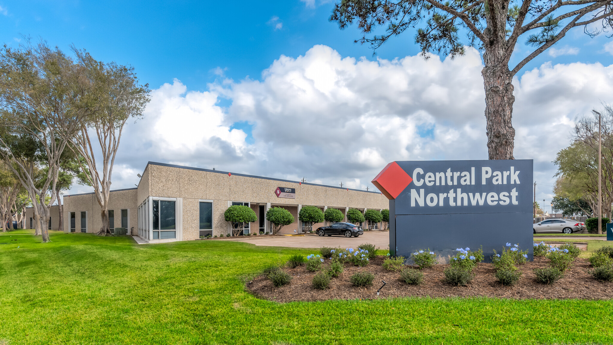 2501 Central Pky, Houston, TX for lease Building Photo- Image 1 of 33