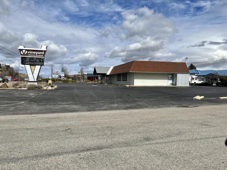 4902 W Chinden Blvd, Garden City, ID for sale - Building Photo - Image 3 of 12