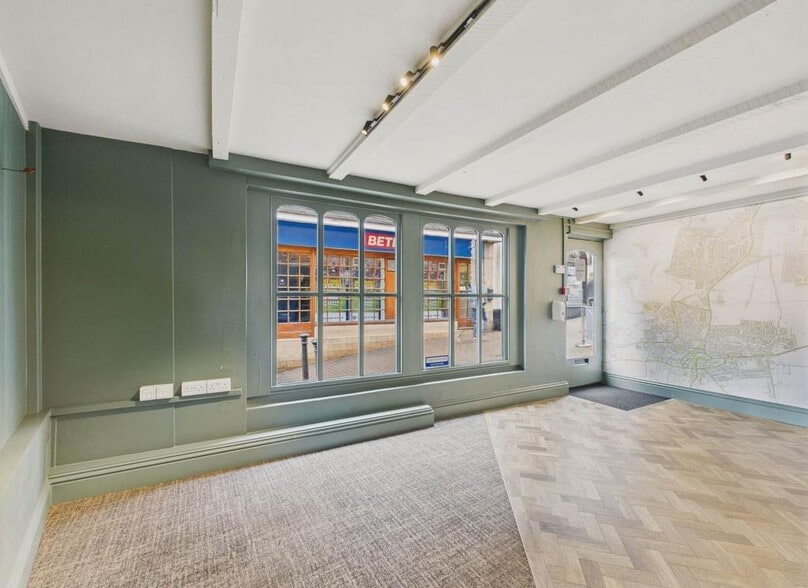 52 Market Pl, Wantage for lease - Building Photo - Image 2 of 8