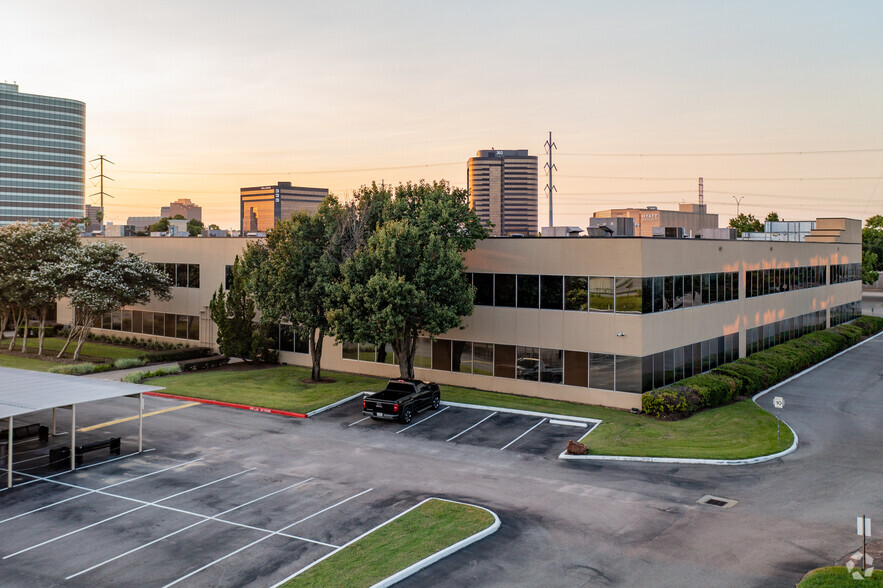 450 N Sam Houston Pky E, Houston, TX for lease - Building Photo - Image 2 of 9