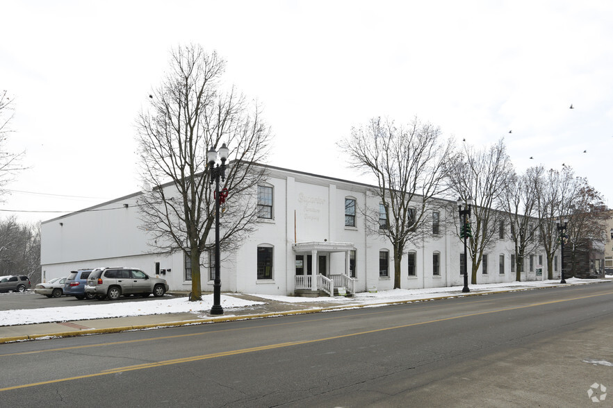 318 E Main St, Lowell, MI for sale - Primary Photo - Image 1 of 1