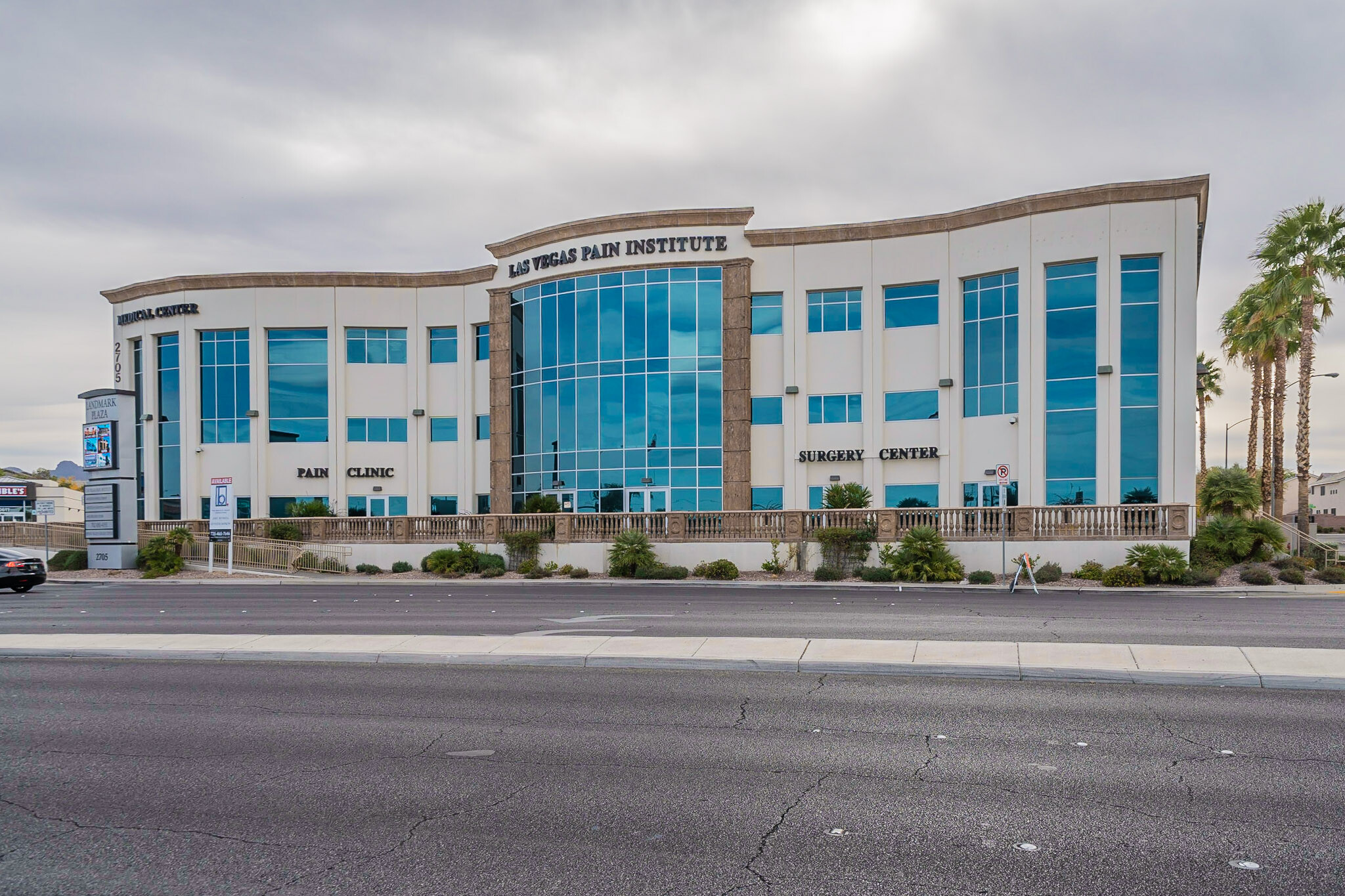 2705 W Horizon Ridge Pky, Henderson, NV for lease Building Photo- Image 1 of 3