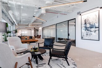 1 Mid America Plz, Oakbrook Terrace, IL for lease Building Photo- Image 1 of 15