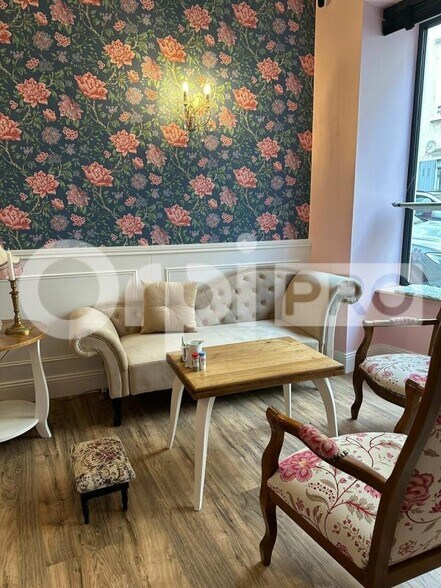 Retail in Villefranche Sur Saone for lease - Building Photo - Image 3 of 10
