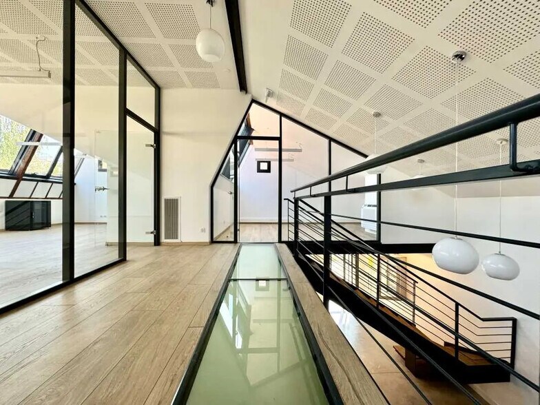 Office in Lyon for lease - Interior Photo - Image 1 of 13