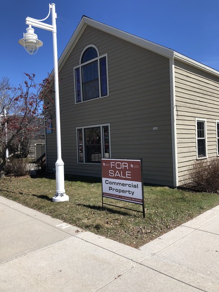 721 Riverfront Dr, Sheboygan, WI for sale - Building Photo - Image 1 of 1