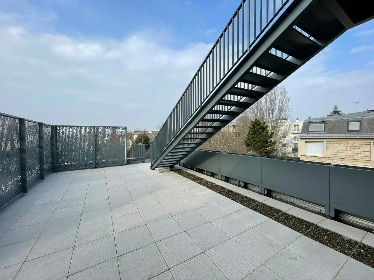 Office in Nogent-sur-Marne for sale Building Photo- Image 1 of 9