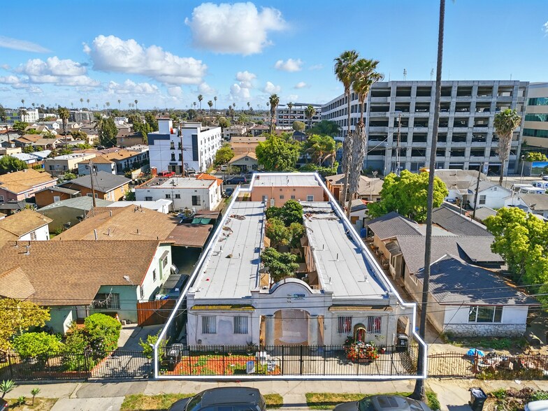 924 W 82nd St, Los Angeles, CA for sale - Primary Photo - Image 1 of 14